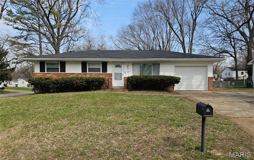 843 Font Ln