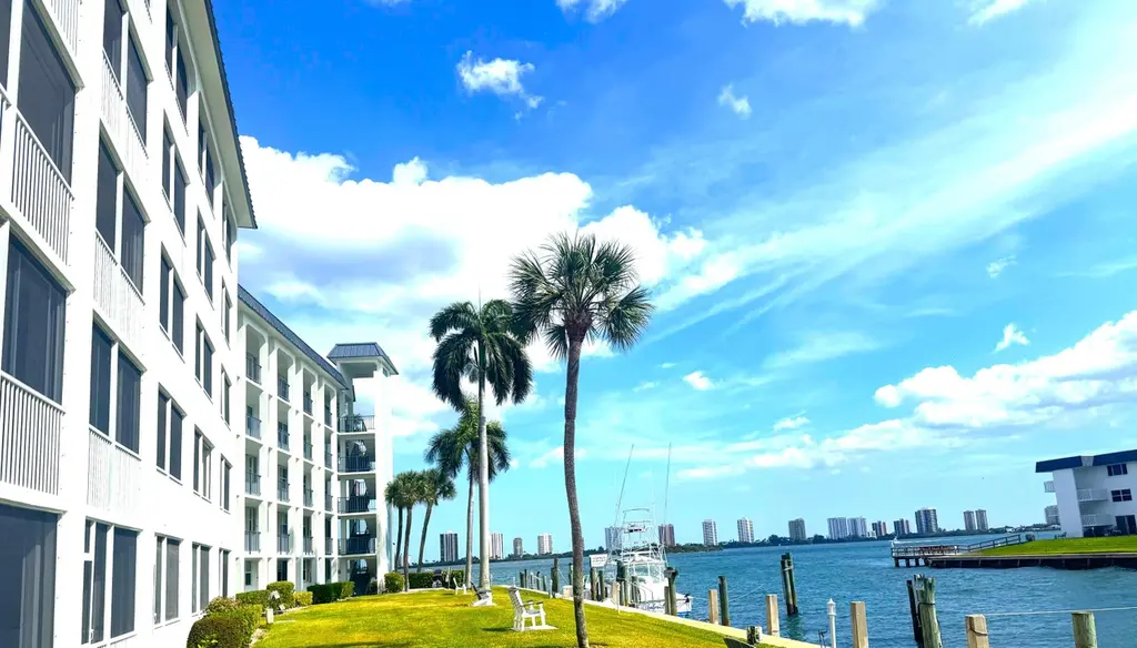 100 Paradise Harbour Blvd #212