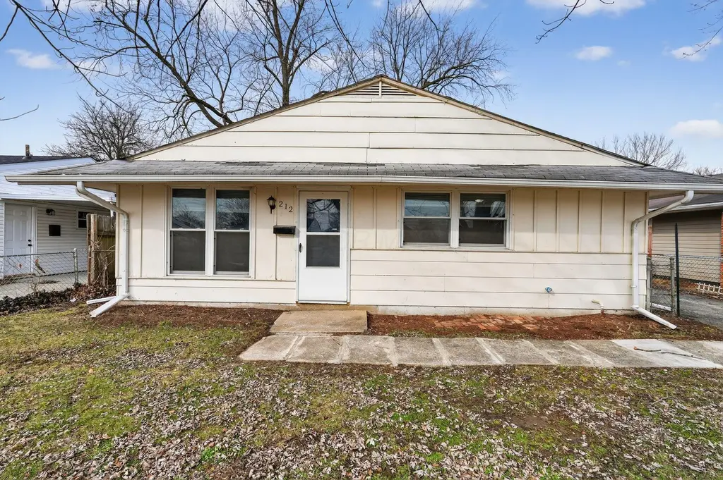 212 E Alcott Rd