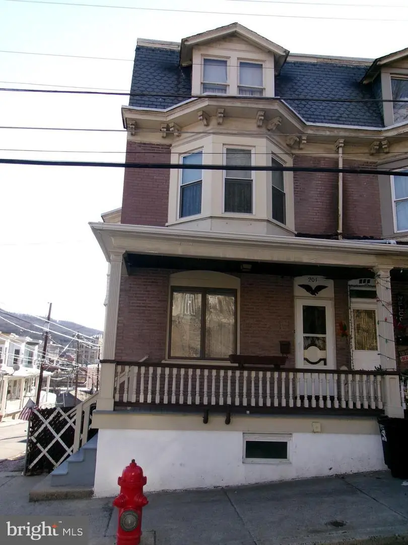 201 N George St