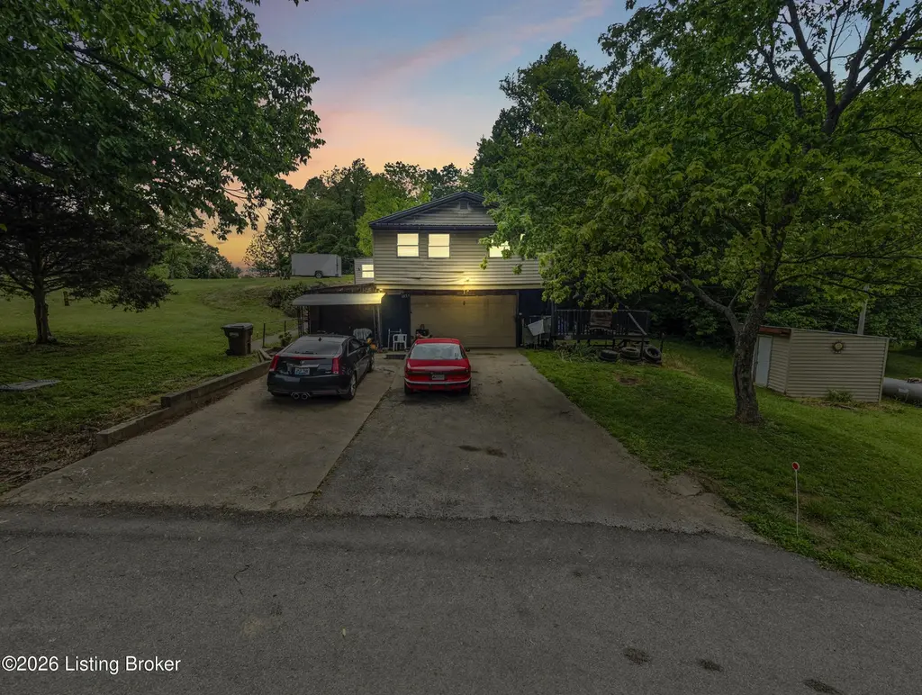 1055 Happy Hollow Rd