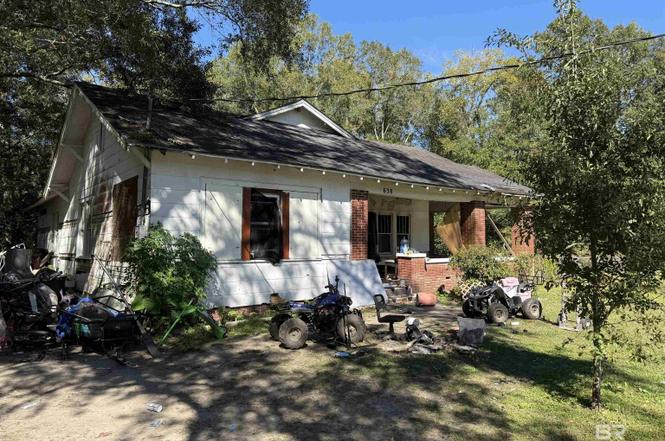 638 Elba Ave