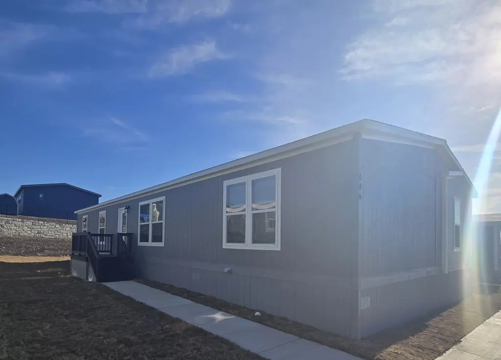 446 Pineland Avenue Plan