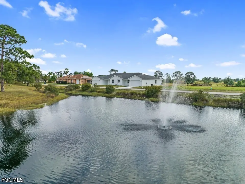 628 Falls Ln