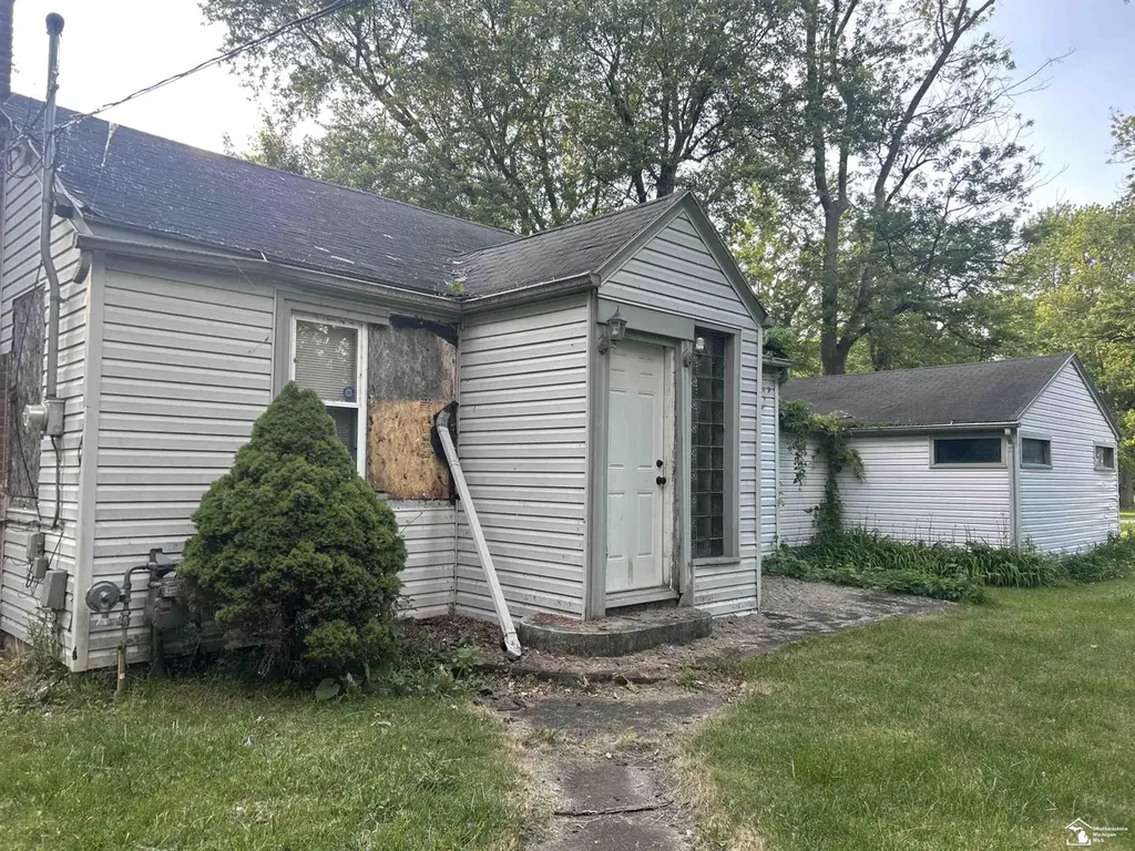 7467 S Telegraph Rd