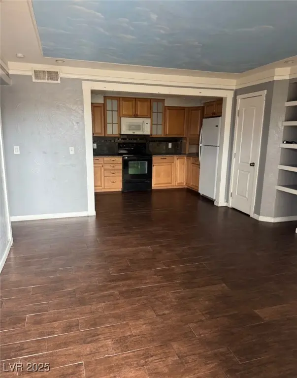 585 S Royal Crest Cir #13