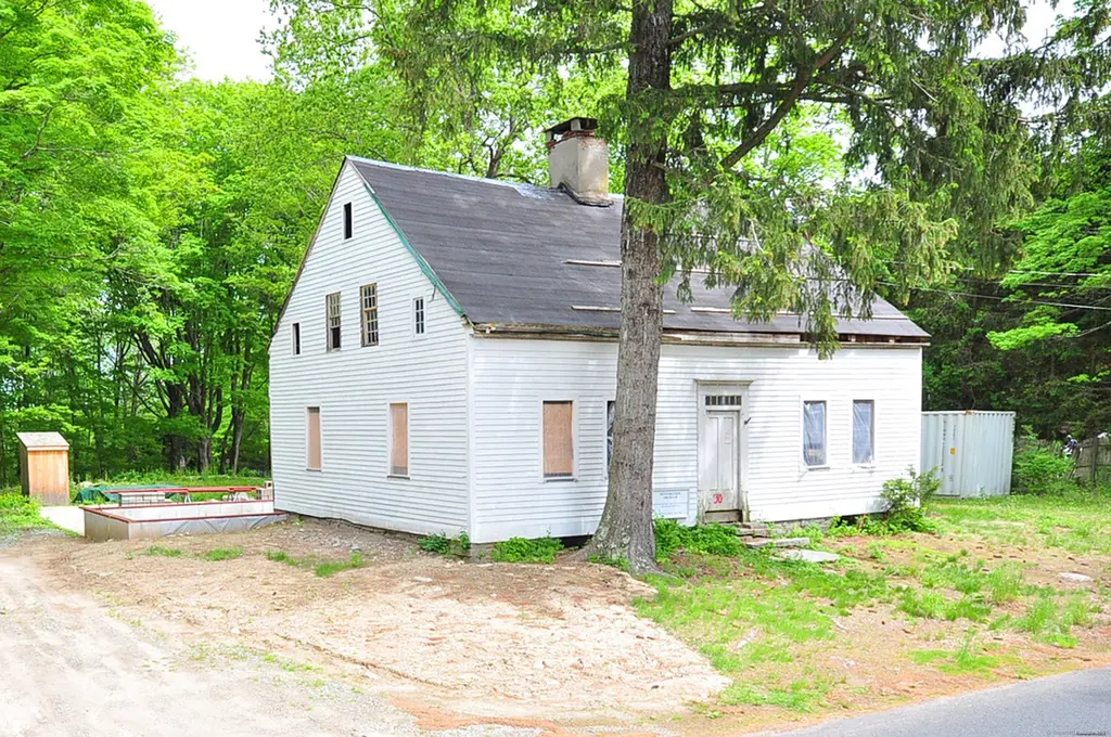 30 Chestnut Hill Rd