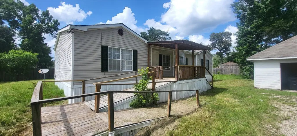16711 Lake Cir