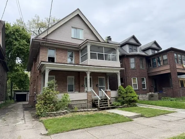 917-19 W 10 St