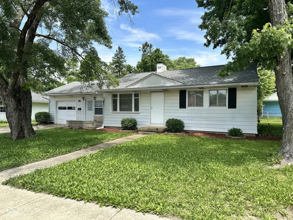 2 W Tilden Dr