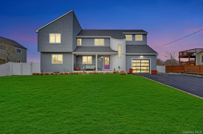 4 Bay St