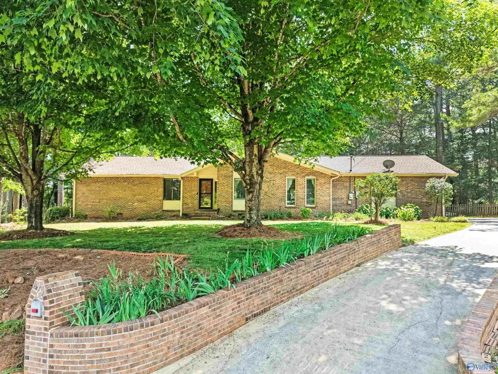 679 Cambridge Dr