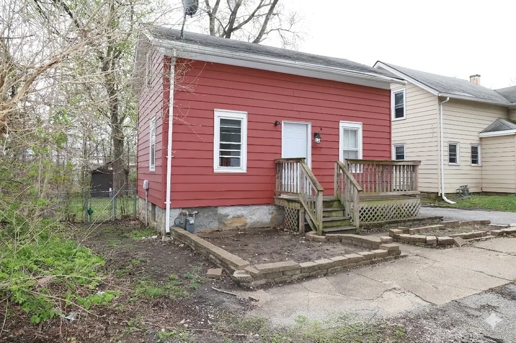 21607 Main St