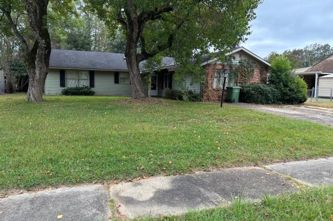 806 Leicester Dr