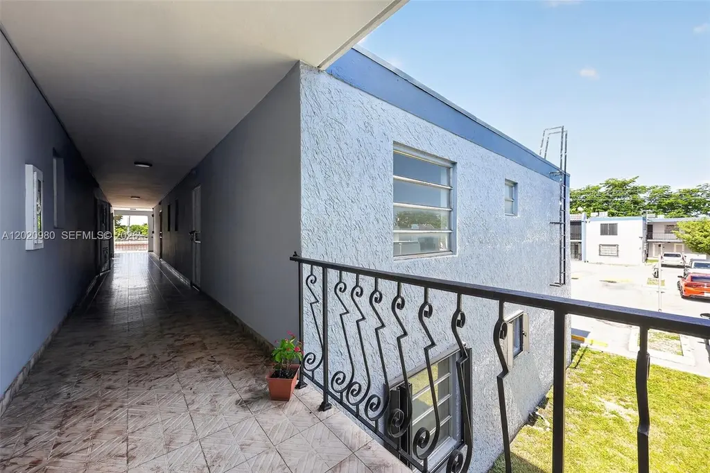 145 SW 30th Ct Unit B208