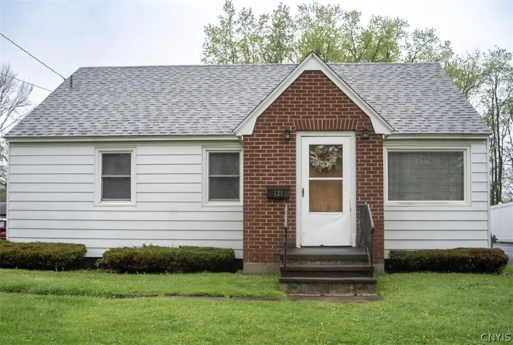 121 Riverside Dr