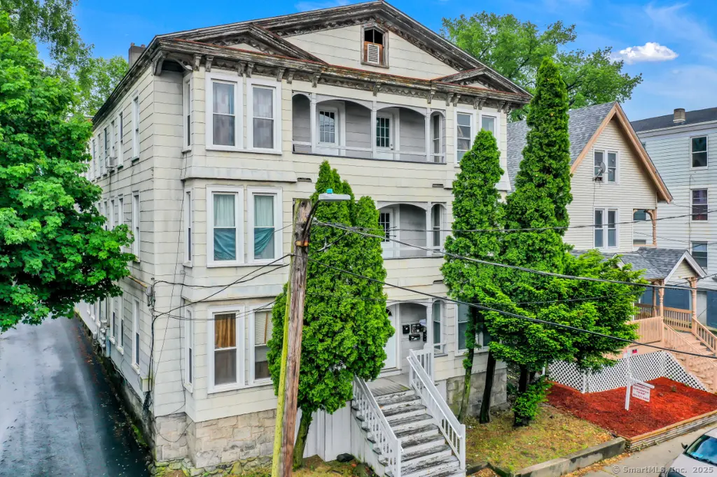 915 S Main St