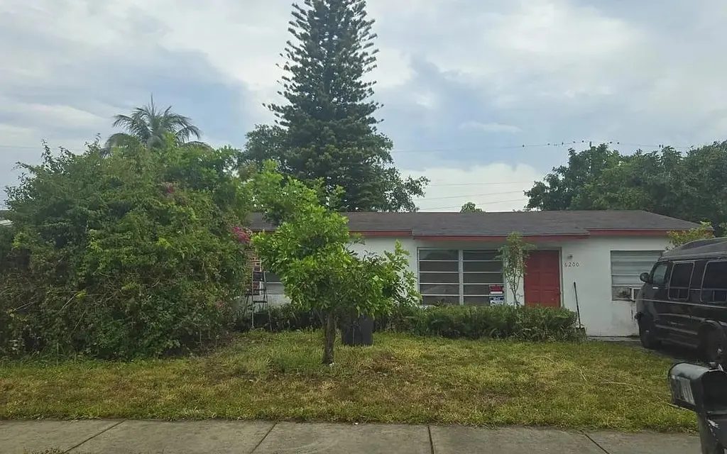 6200 SW 16th St