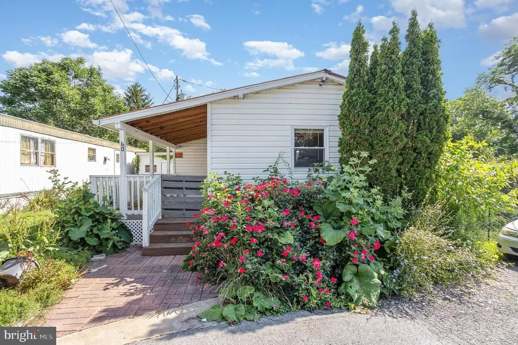 40 Meadowbrook Ct