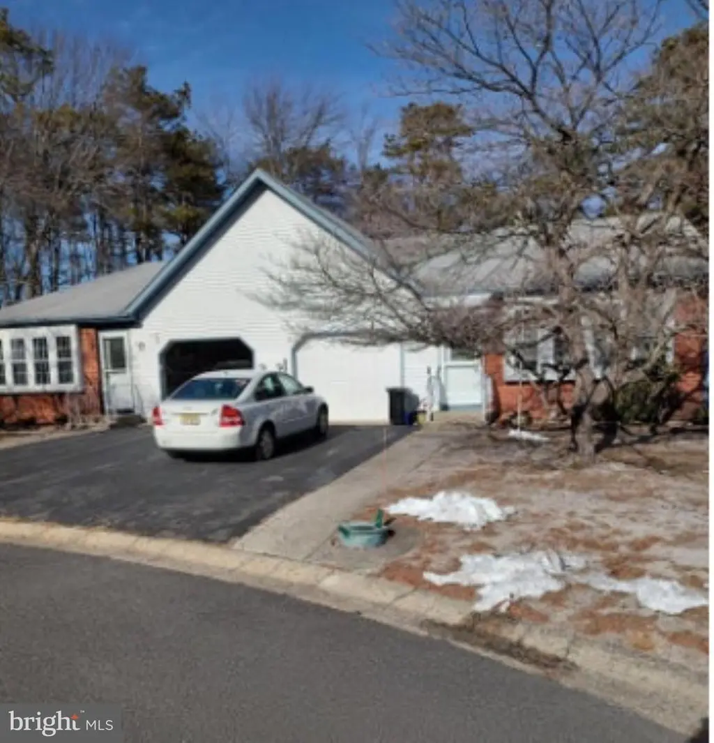 4B Easton Ct