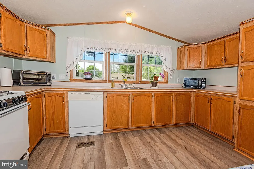 8021 Fair Breeze Dr