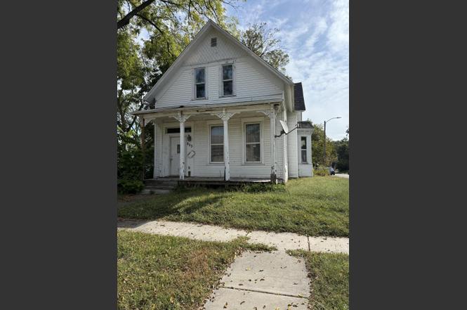 903 Vine St