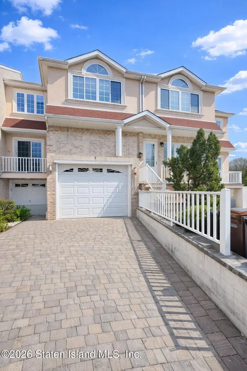 205 Essex Dr