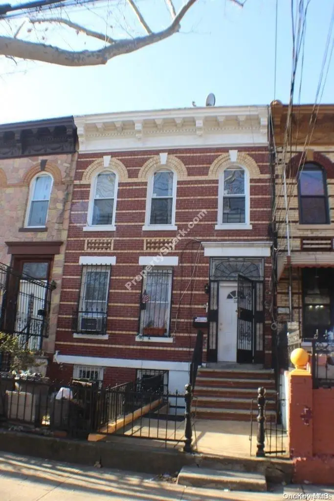 342 Wyona St