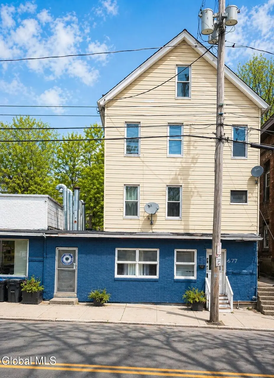 677 Pawling Ave