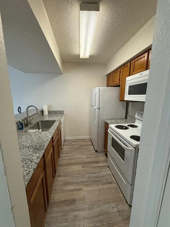 9807 Walnut St Unit D 304