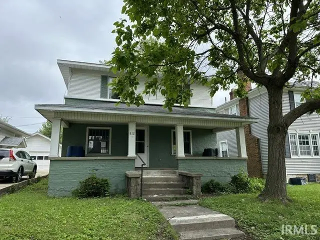 812 W Nelson St
