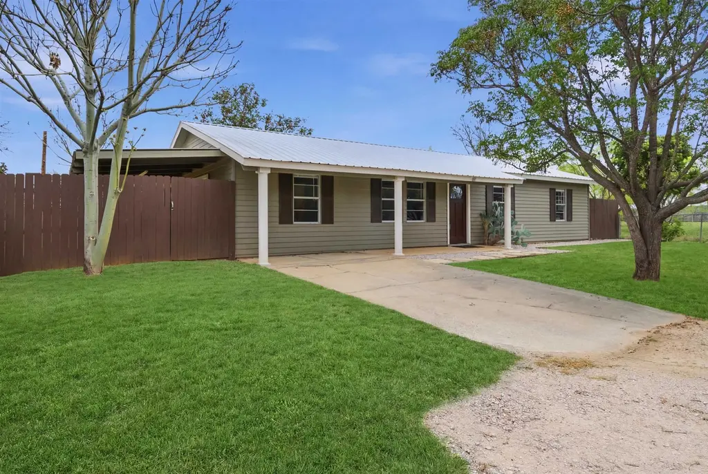 611 Pecan Ln