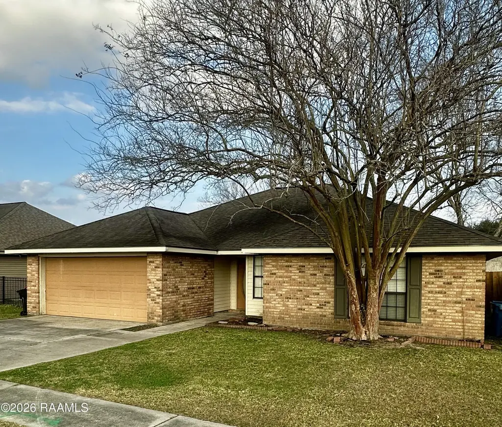 520 N Domingue Ave