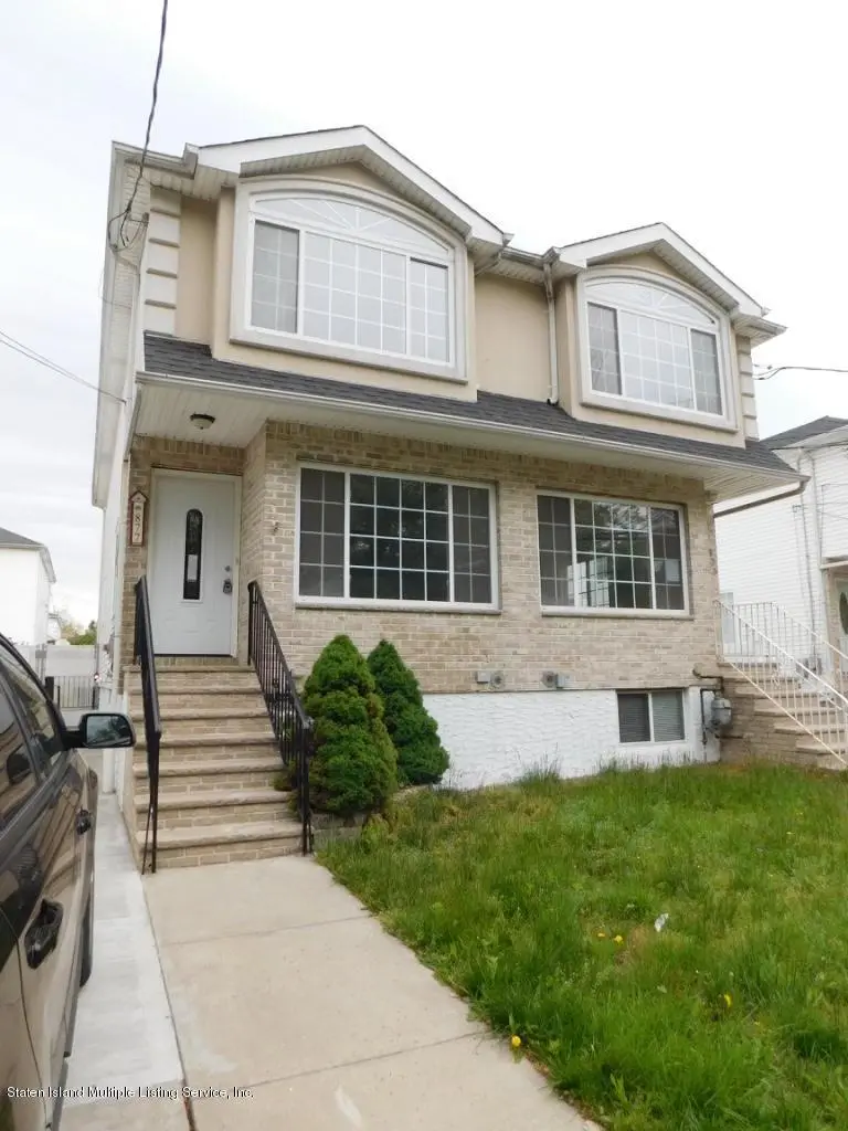 877 Travis Ave