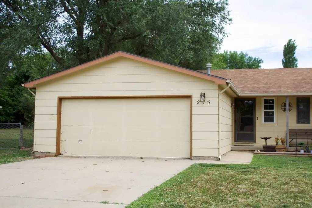 215 W Overlook Dr