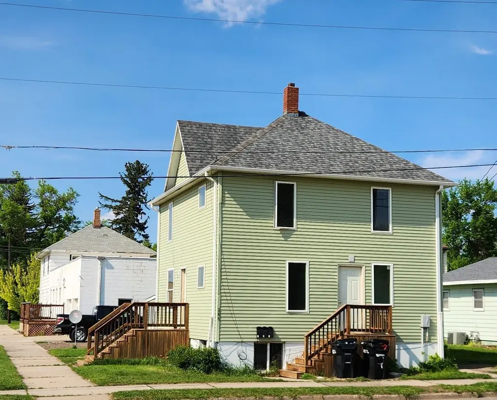 209 4th St SE