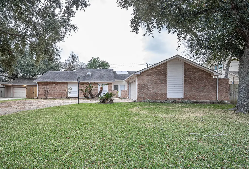 2703 Glenn Lakes Ln