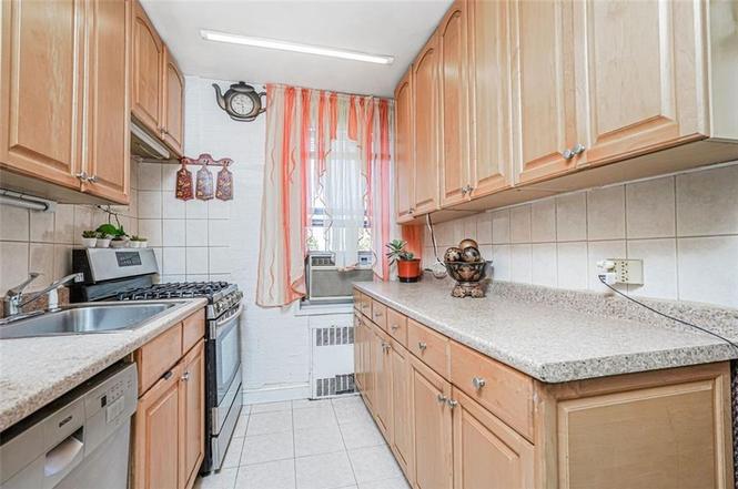 2675 E 7th St Unit 4B