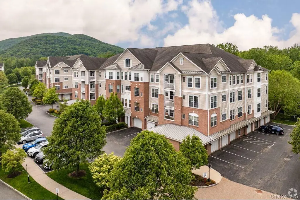 811 Regency Dr #802