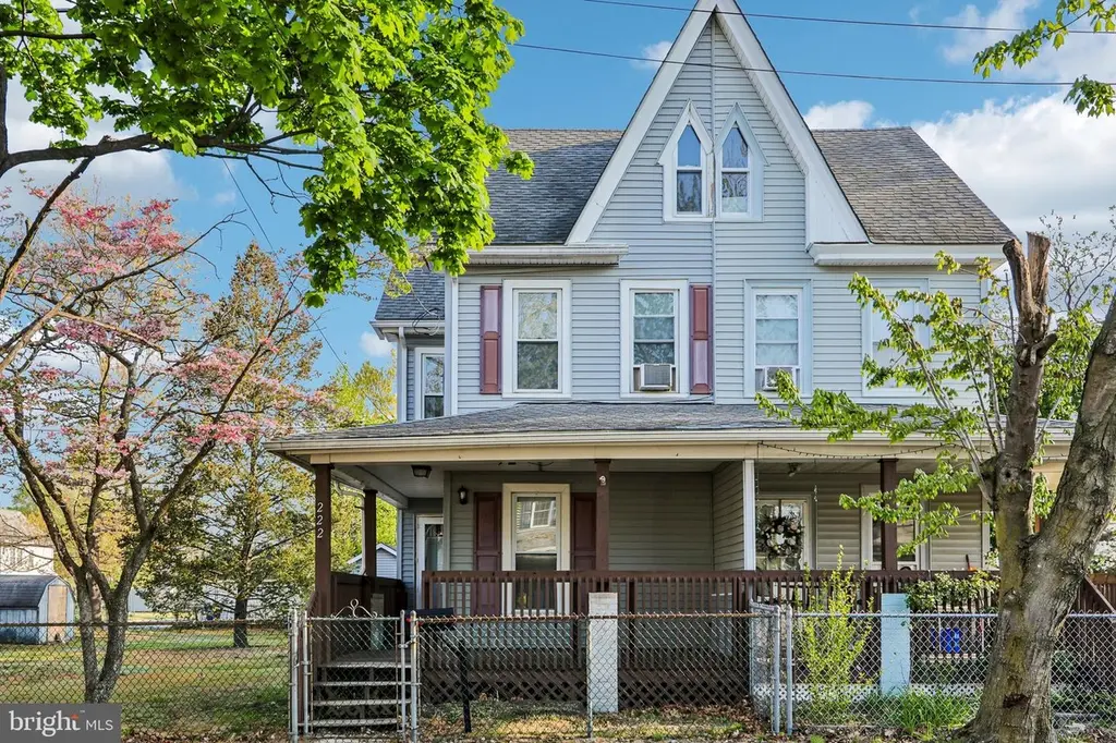 222 Fulton St