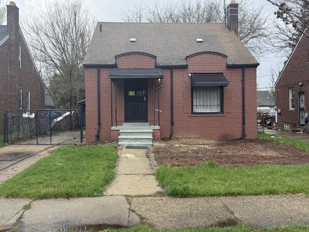 19601 Hamburg St