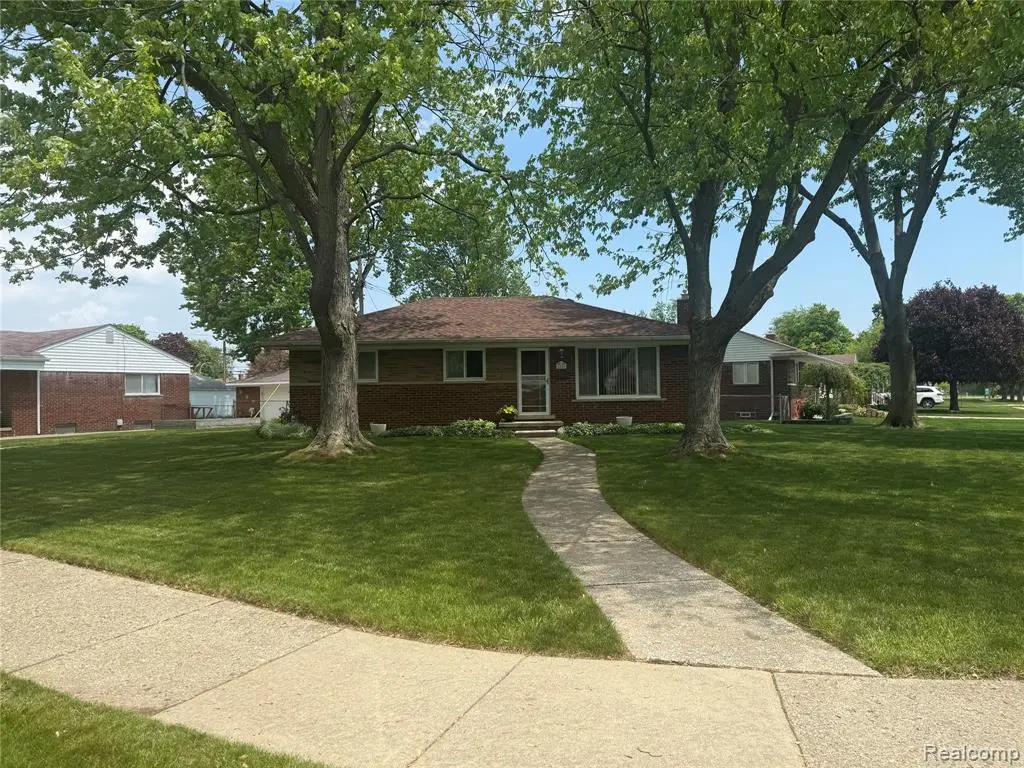 2555 Longmeadow Dr