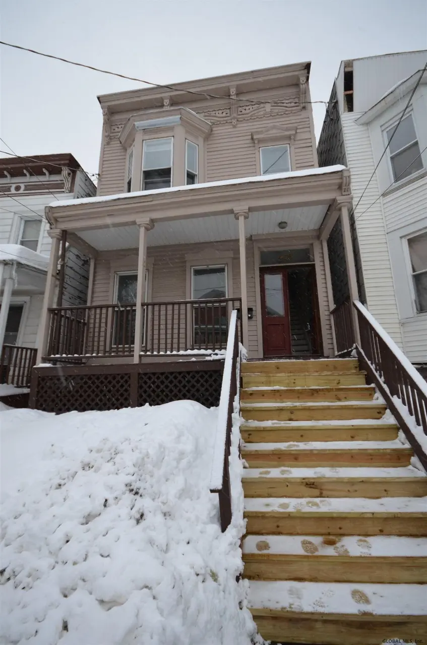 452 Hudson Ave