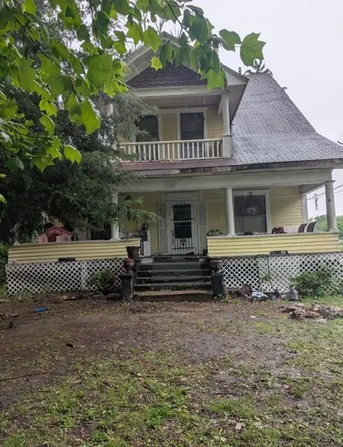 709 Elm St