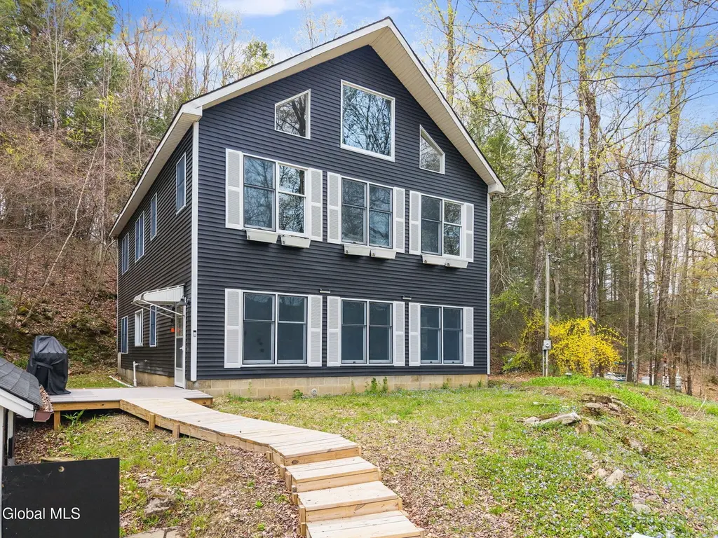 105 Mcnamee Rd