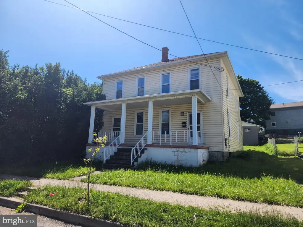135-137 Center St