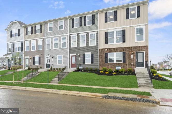372 Anthem St #448