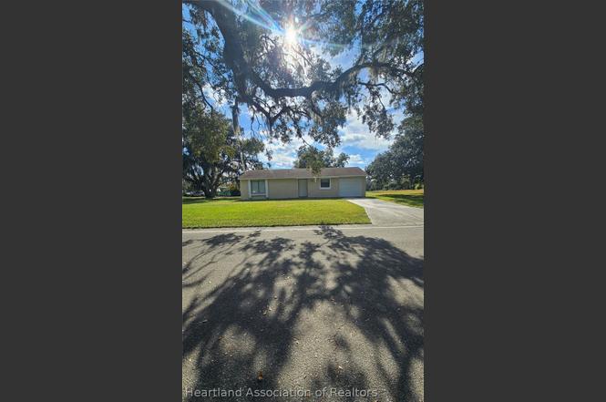 4032 N Edgewater Cir