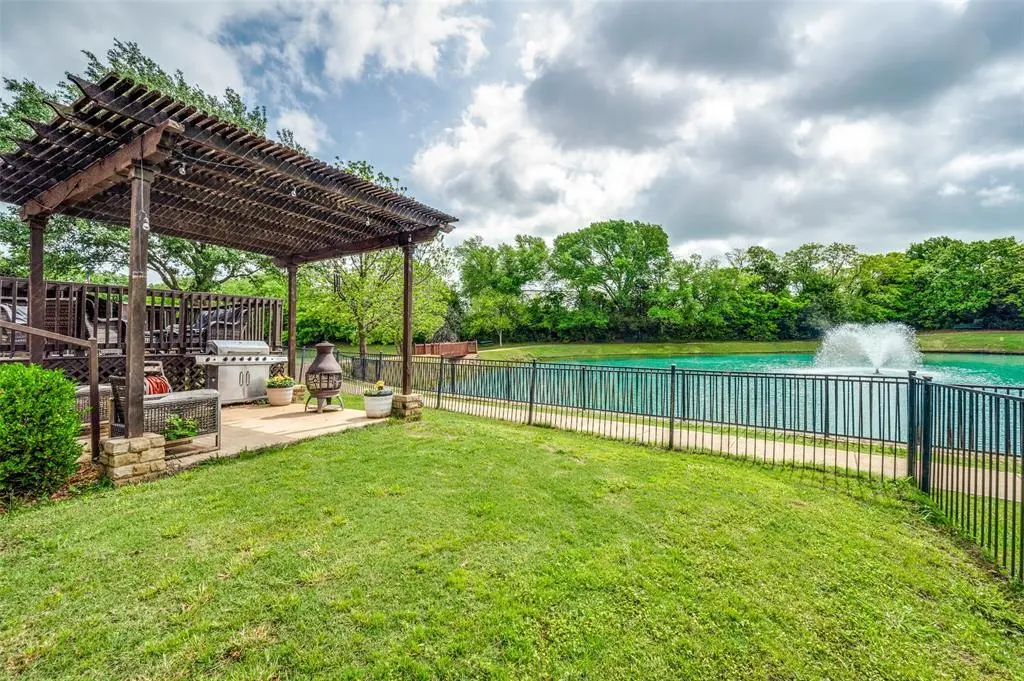 116 Lakehill Ct