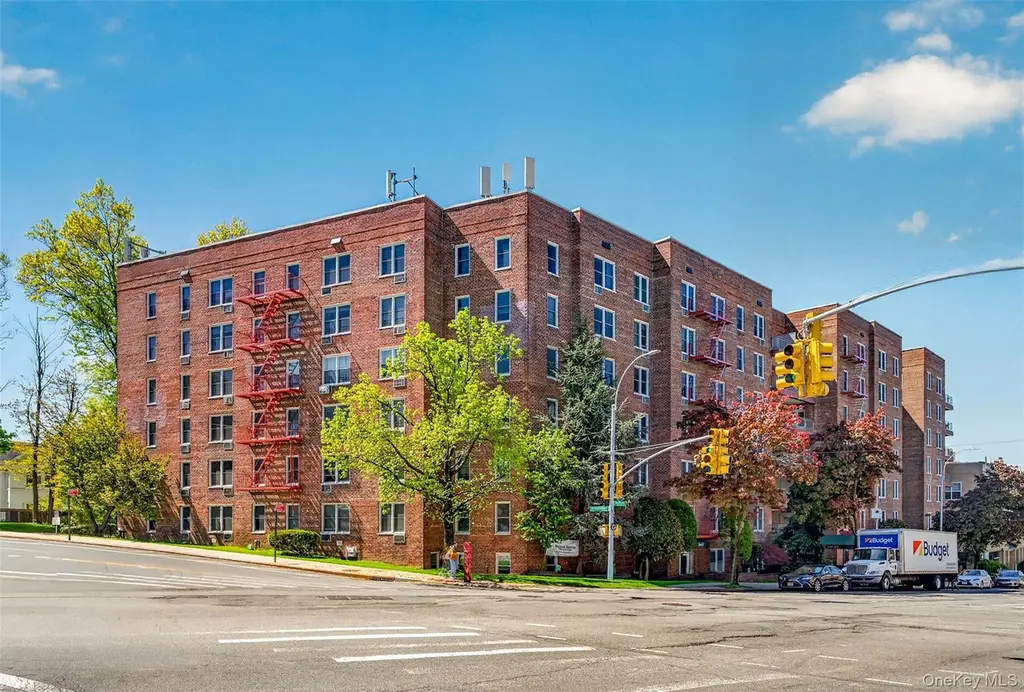 241-20 Northern Blvd Unit 4P